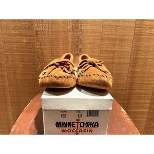 Minnetonka 102 Women's Moccasin Size US 6.5 Softsole Brown Suede